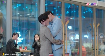 'Bóng tùng quân' tập 12: Ngụy Lam tỏ tình thành công Hồng Tinh Tinh, chính thức có nụ hôn đầu tiên