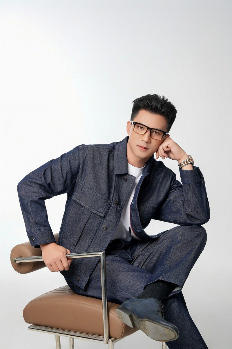 Hà Việt Dũng: Từ chàng trai Mường nghèo khó đến vai Tổng tài 'sốt rần rần'