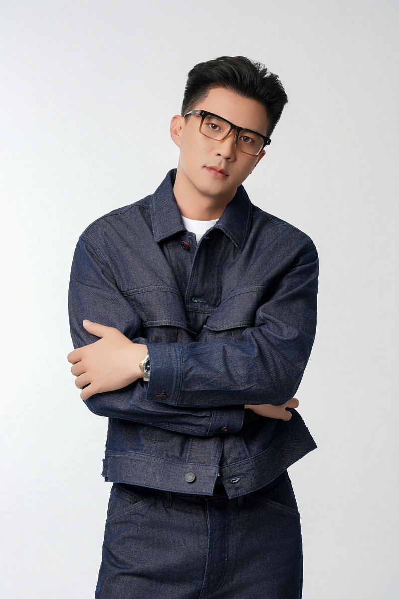 Hà Việt Dũng: Từ chàng trai Mường nghèo khó đến vai Tổng tài 'sốt rần rần'