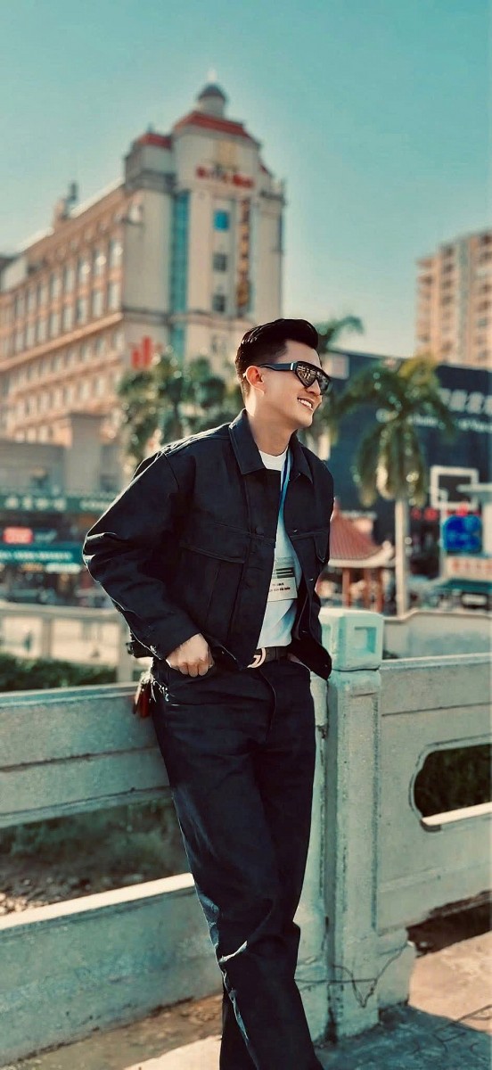 Hà Việt Dũng: Từ chàng trai Mường nghèo khó đến vai Tổng tài 'sốt rần rần'