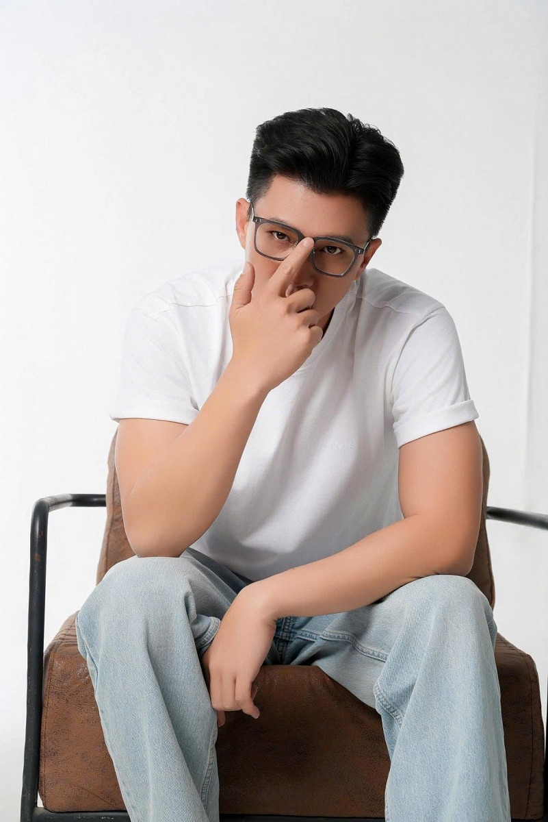 Hà Việt Dũng: Từ chàng trai Mường nghèo khó đến vai Tổng tài 'sốt rần rần'