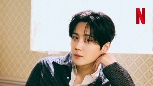 Nam thần Kim Seon Ho bị chỉ trích vì tiết lộ 'phong cách hẹn hò'