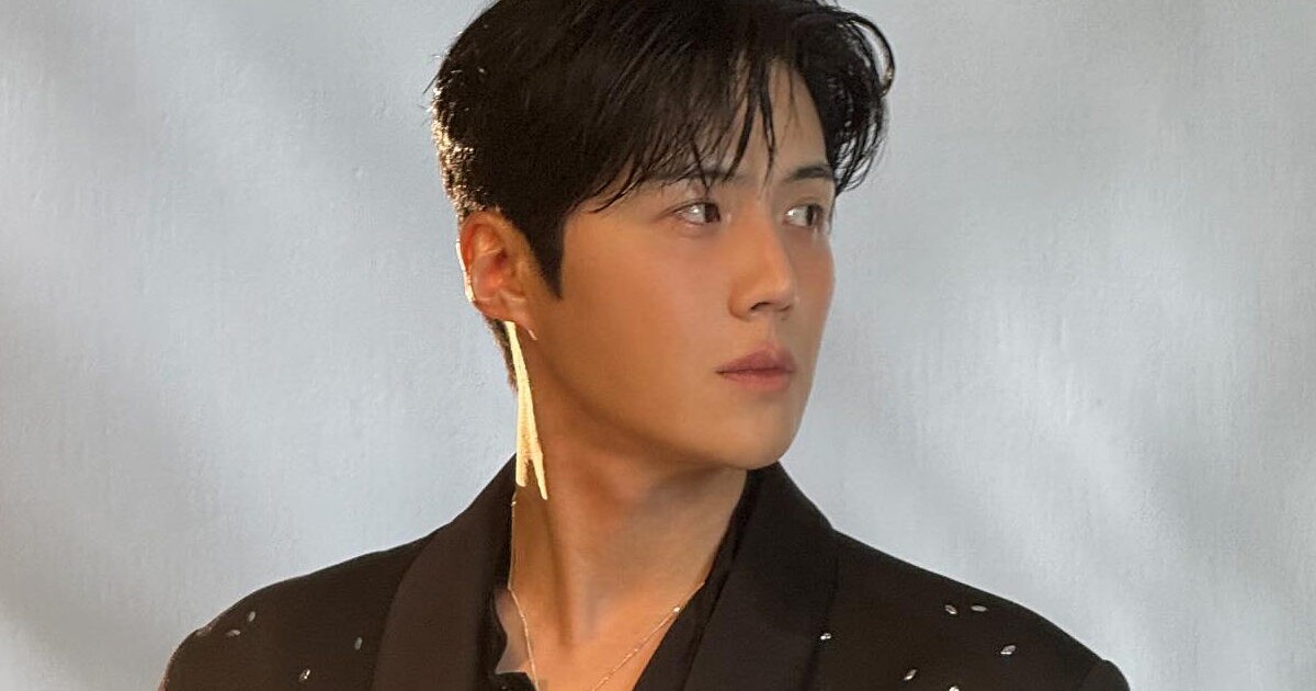 Nam thần Kim Seon Ho bị chỉ trích vì tiết lộ 'phong cách hẹn hò'