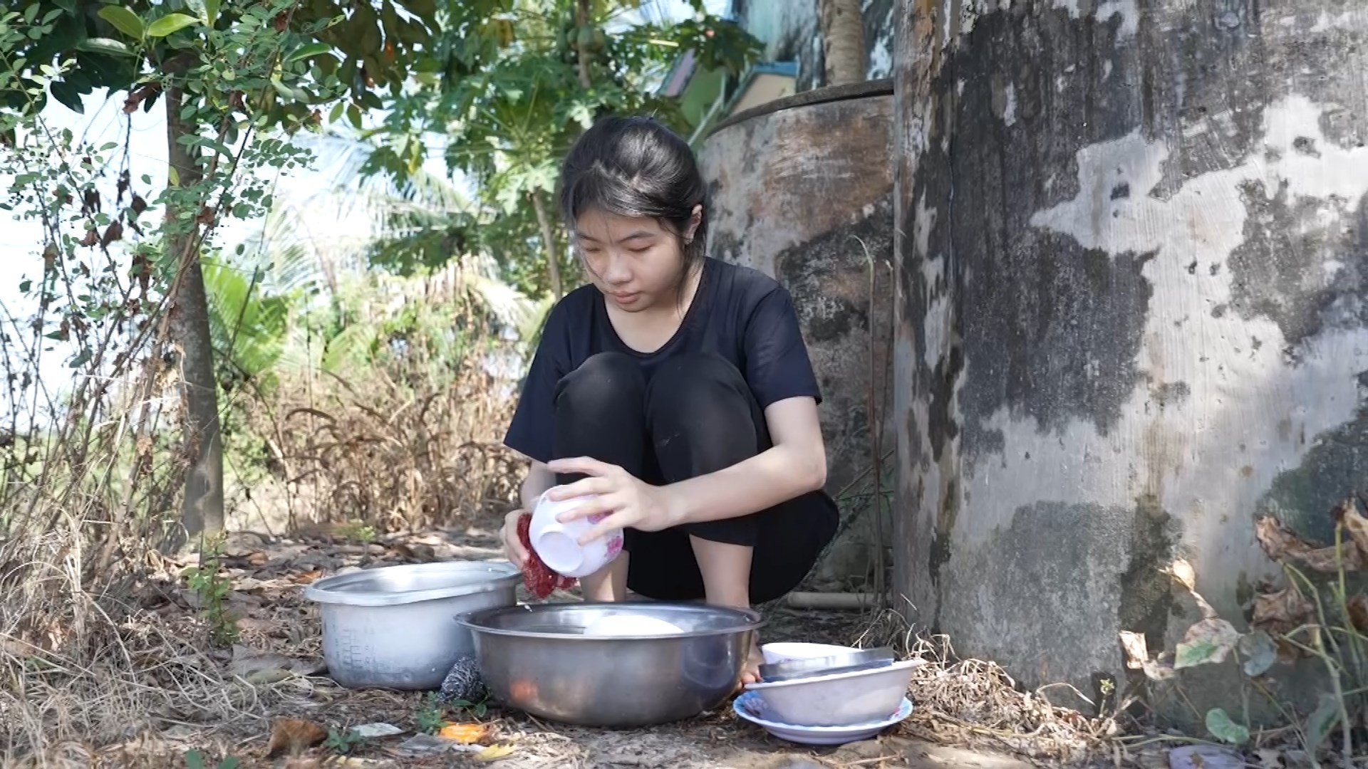Thái Vũ bật khóc khi lần đầu dẫn dắt chương trình 'Mái ấm gia đình Việt'