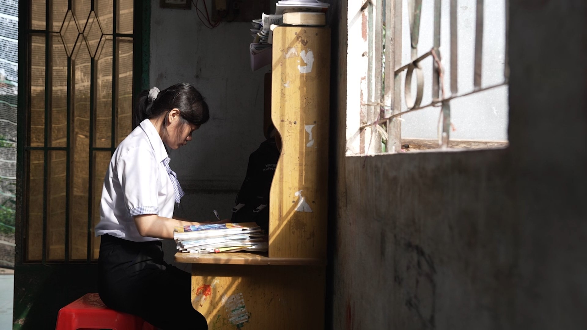 Thái Vũ bật khóc khi lần đầu dẫn dắt chương trình 'Mái ấm gia đình Việt'