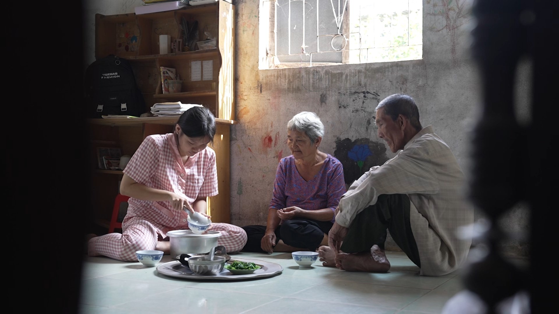 Thái Vũ bật khóc khi lần đầu dẫn dắt chương trình 'Mái ấm gia đình Việt'