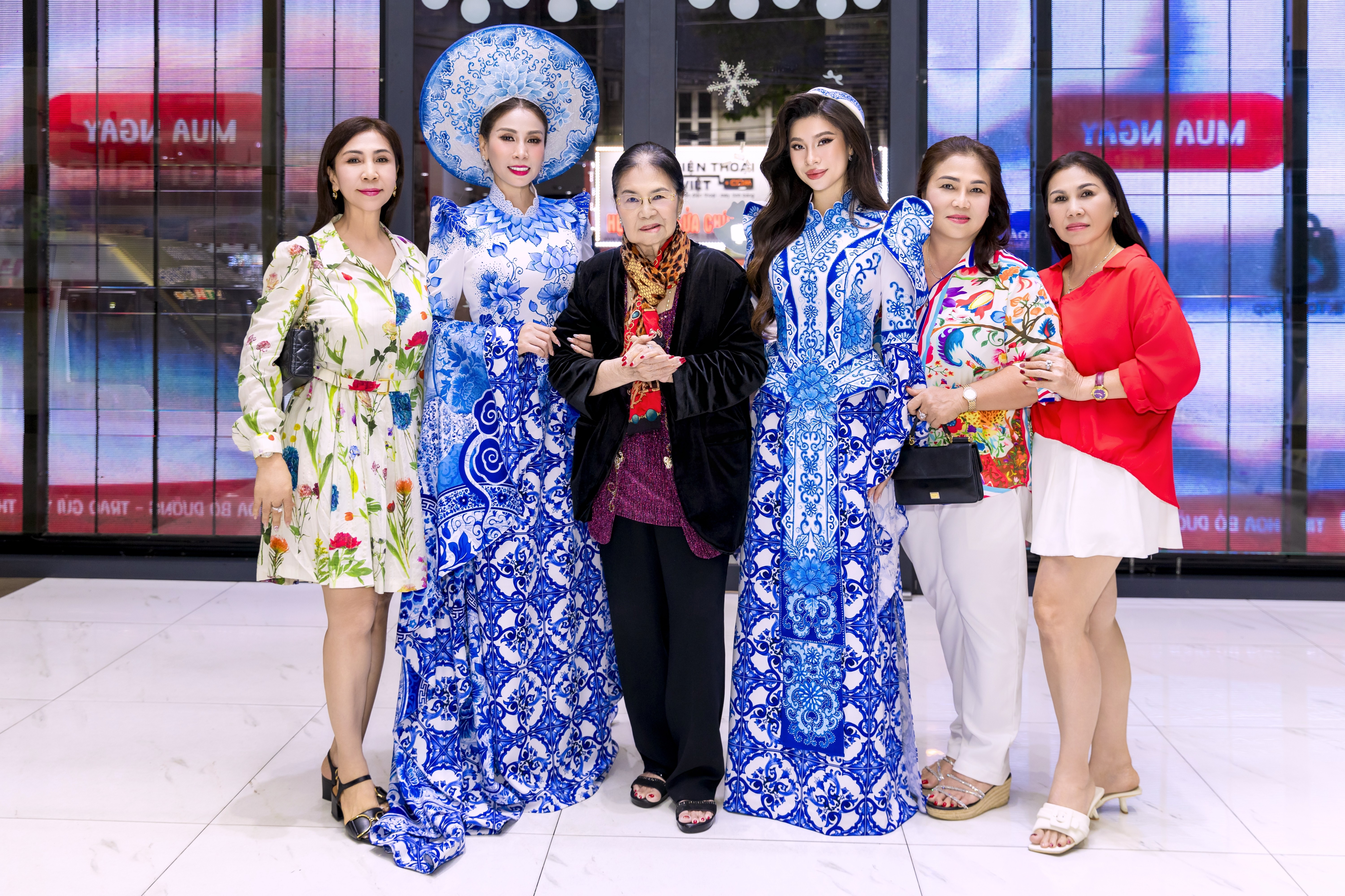 Lý Hương và con gái Jessica Lý: Thời trang áo dài xuân là kết nối cội nguồn