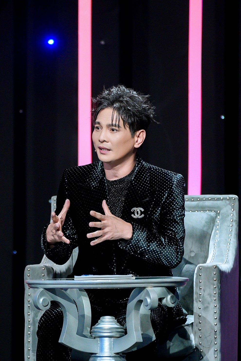 'Tỏa sáng sao đôi 2026': Hồ Khánh Long xuyên không kể chuyện tình buồn da diết, ẵm trọn điểm 10 của Đoan Trang và Dương Hồng Loan