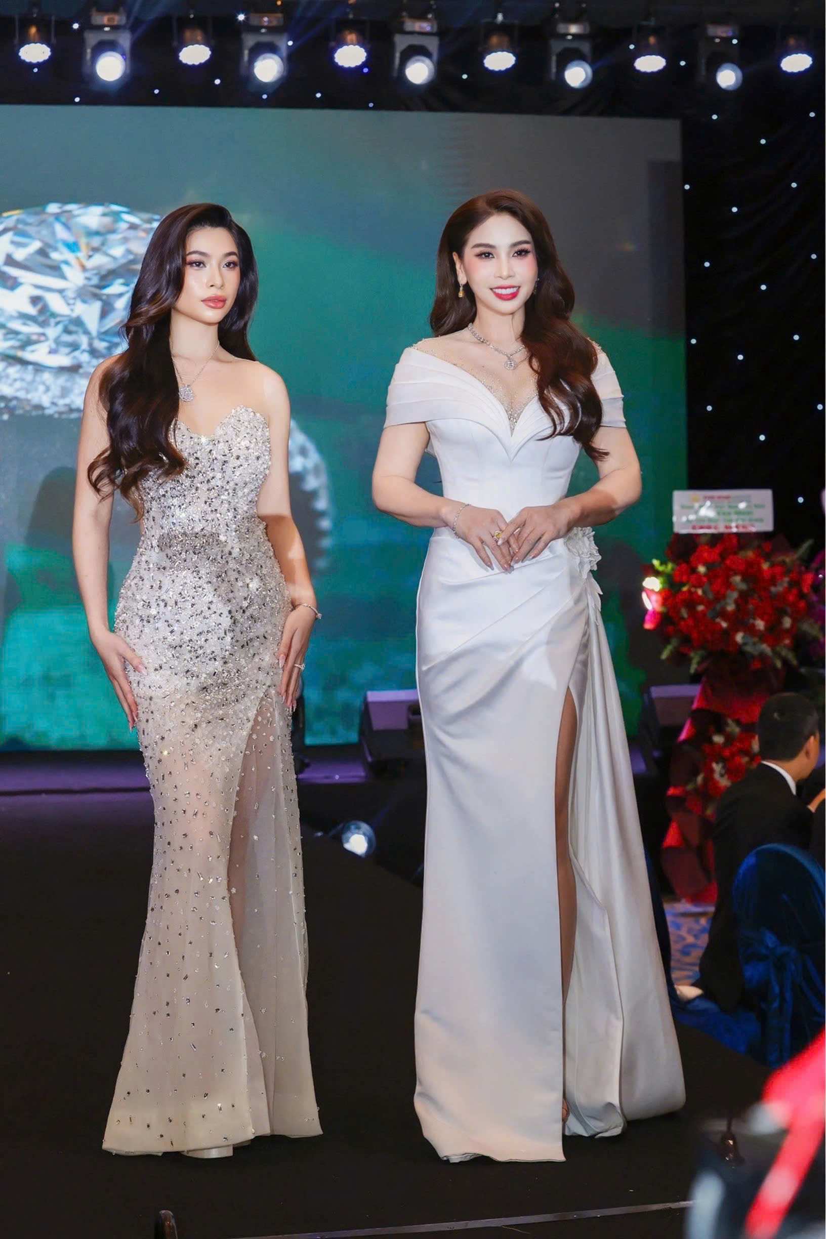 Lý Hương và con gái Jessica Lý: Thời trang áo dài xuân là kết nối cội nguồn