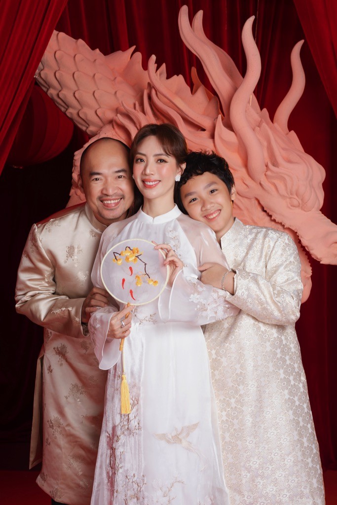 Thu Trang và Tiến Luật tiết lộ về con trai 13 tuổi rưỡi cao 1,78m, sống tình cảm