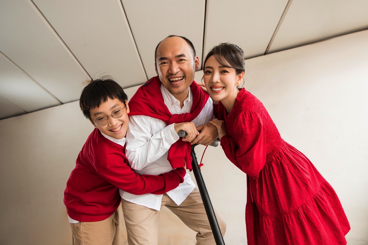 Thu Trang và Tiến Luật tiết lộ về con trai 13 tuổi rưỡi cao 1,78m, sống tình cảm