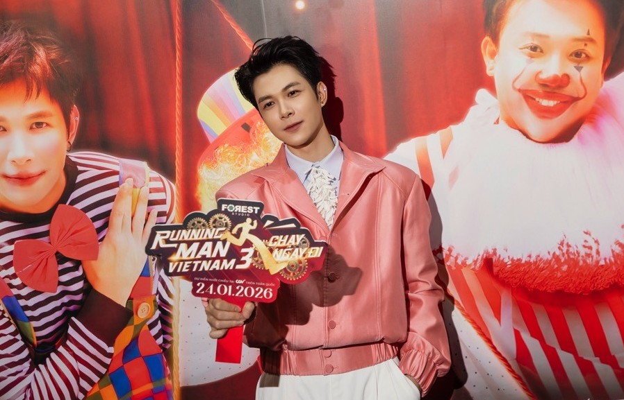 Anh Tú Atus rực rỡ đủ các lĩnh vực trong năm 2025, mở màn 2026 với phim Tết 'Nhà ba tôi một phòng'