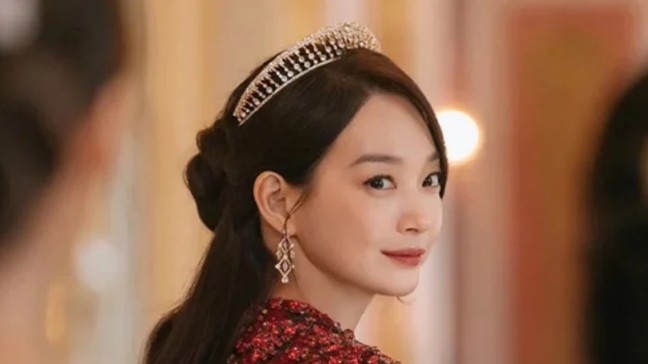 'Hoàng Hậu Tái Hôn' của Shin Min Ah gây nhiều tranh cãi