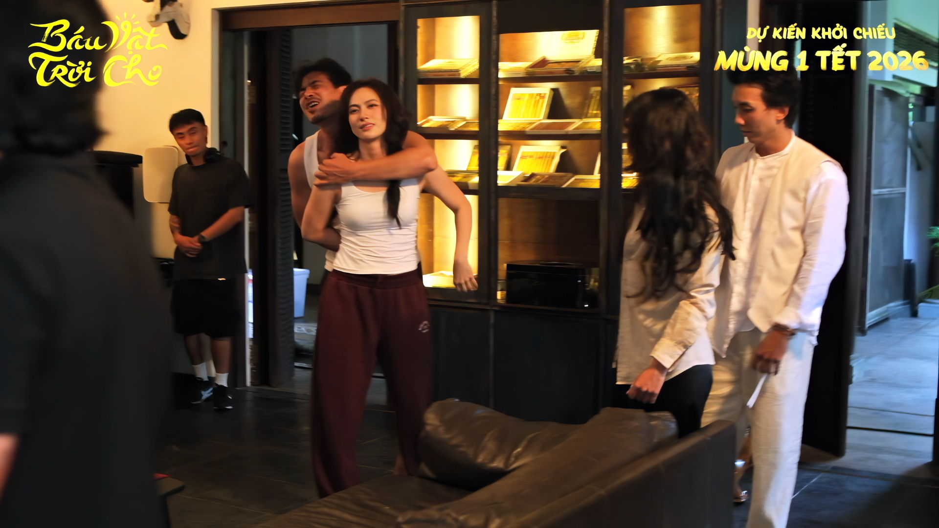 Đạo diễn Lê Thanh Sơn giải thích lý do dùng dao thật khi Phương Anh Đào xung đột cùng Quách Ngọc Ngoan trong 'Báu vật trời cho'