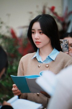 'Thoát xác' khỏi những vai diễn cũ, Quỳnh Kool tái xuất với vẻ đẹp đằm thắm đầy trầm tư