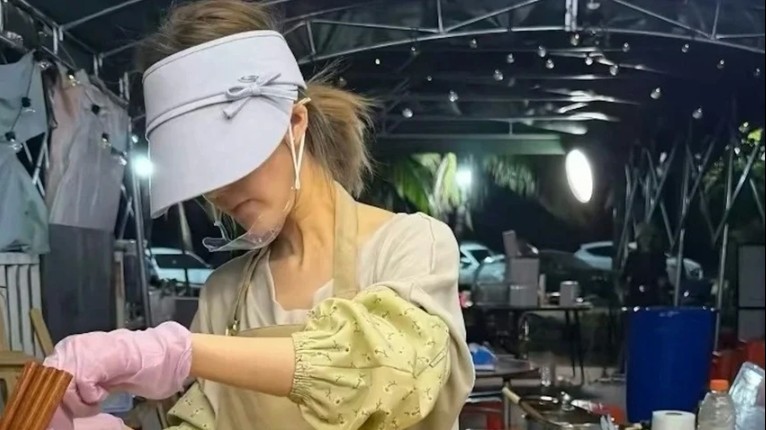 Lý do Triệu Lộ Tư đi bán hàng rong?