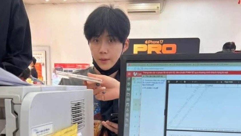 Kim Seon Ho tiết lộ lý do sắm điện thoại tại Việt Nam