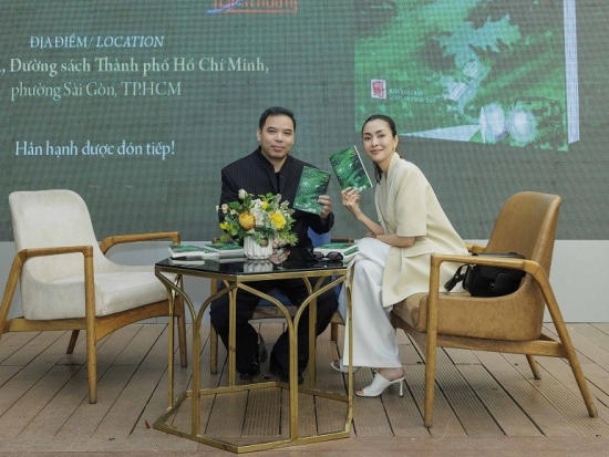 Tăng Thanh Hà bất ngờ xuất hiện tại sự kiện ra mắt tiểu thuyết mới của nhà văn Dương Bình Nguyên