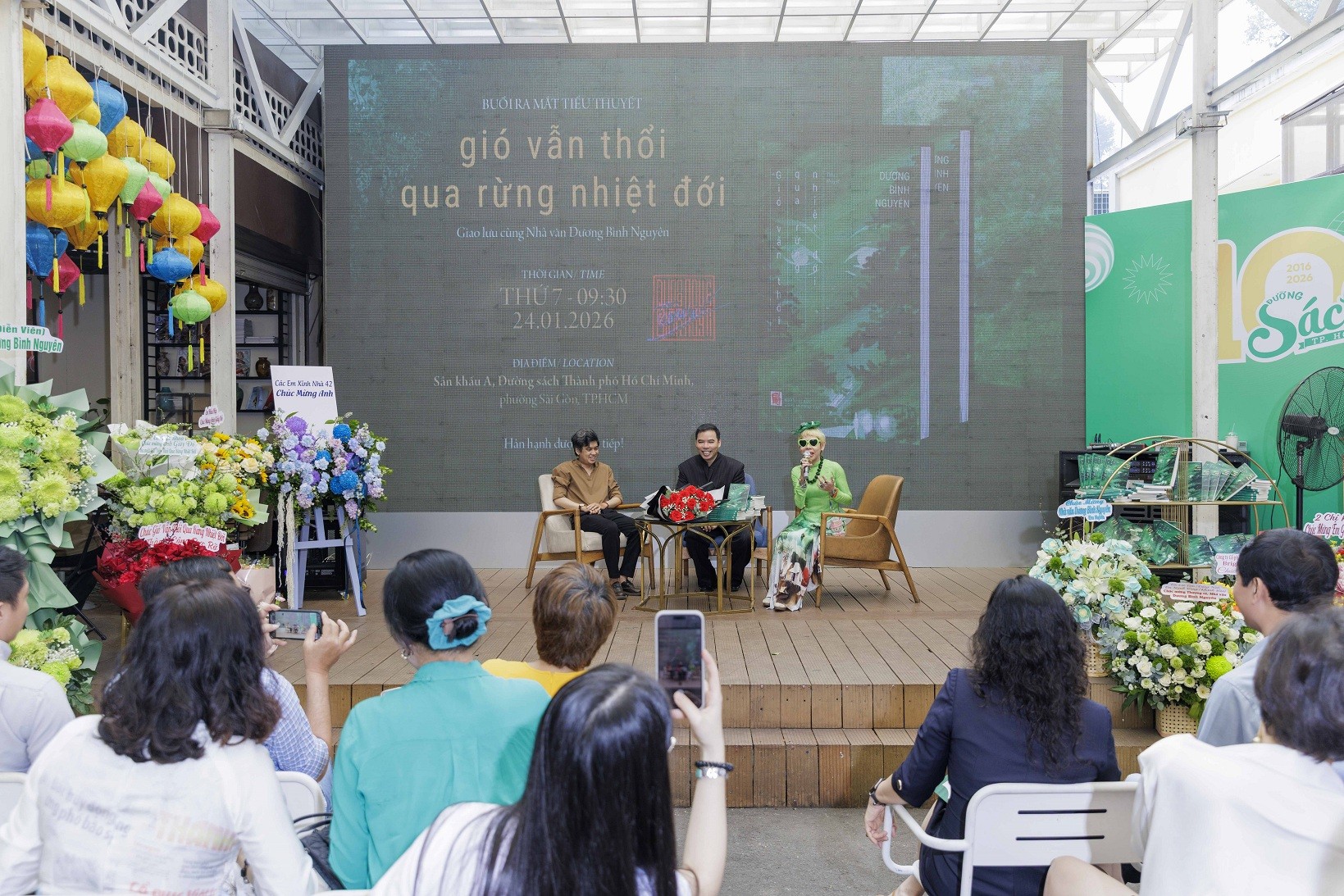 Tăng Thanh Hà bất ngờ xuất hiện tại sự kiện ra mắt tiểu thuyết mới của nhà văn Dương Bình Nguyên