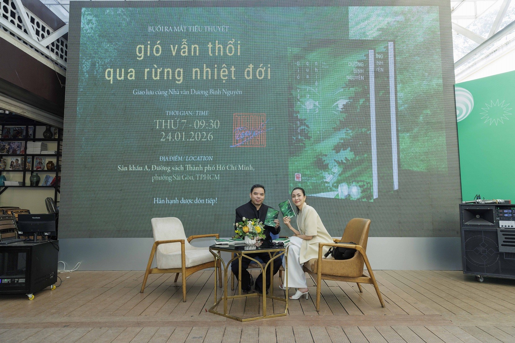 Tăng Thanh Hà bất ngờ xuất hiện tại sự kiện ra mắt tiểu thuyết mới của nhà văn Dương Bình Nguyên