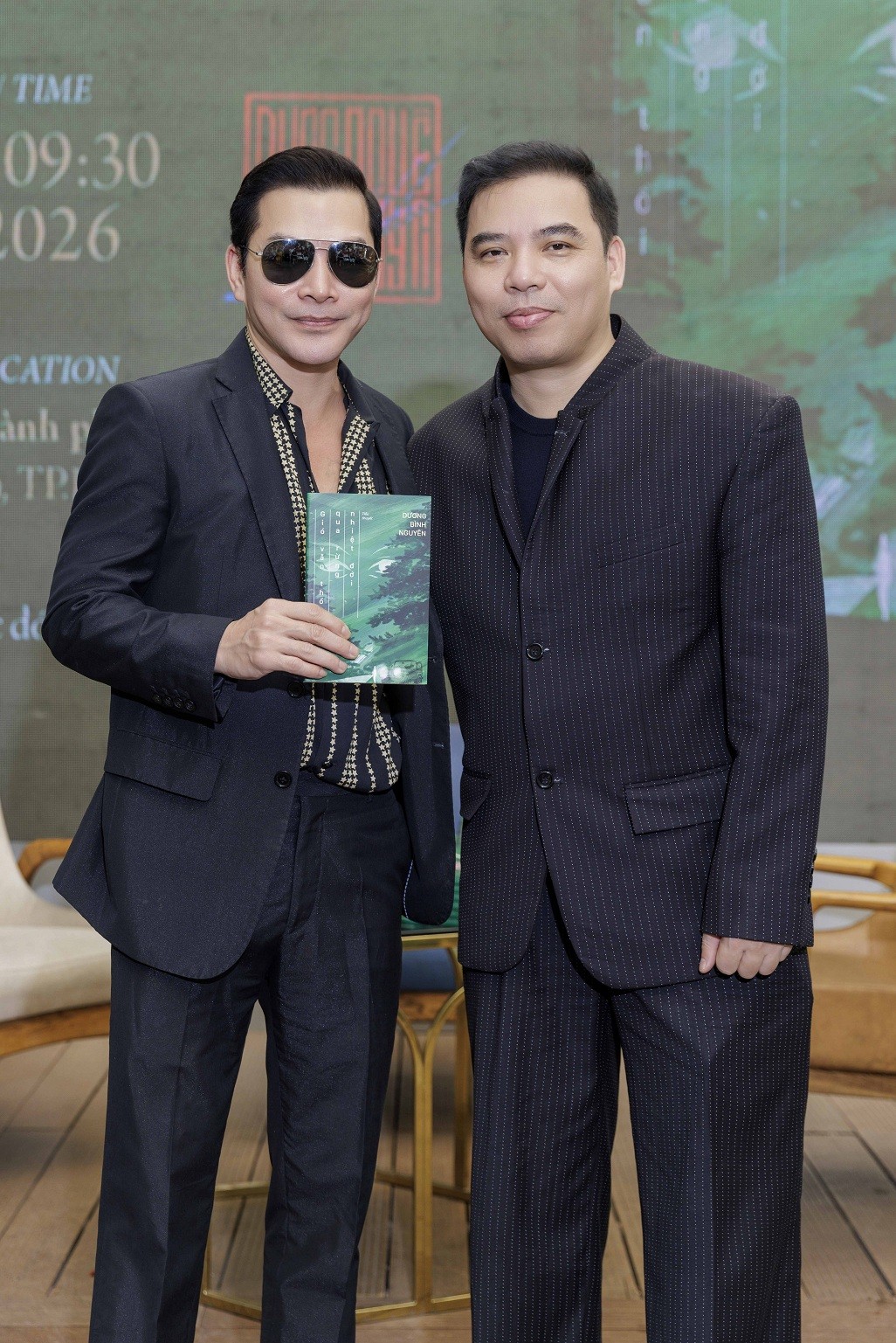 Tăng Thanh Hà bất ngờ xuất hiện tại sự kiện ra mắt tiểu thuyết mới của nhà văn Dương Bình Nguyên