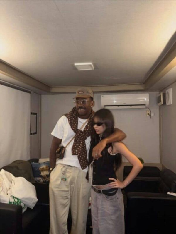 Jennie (BlackPink) và V (BTS) làm dấy lên tin đồn hẹn hò vì Instagram