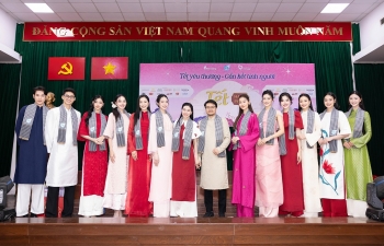 'Tết hạnh phúc' mùa 4: Dàn Hoa hậu trao 1.200 phần quà, phát vé xe miễn phí đưa người nghèo về quê đón Tết