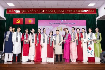 'Tết hạnh phúc' mùa 4: Dàn Hoa hậu trao 1.200 phần quà, phát vé xe miễn phí đưa người nghèo về quê đón Tết