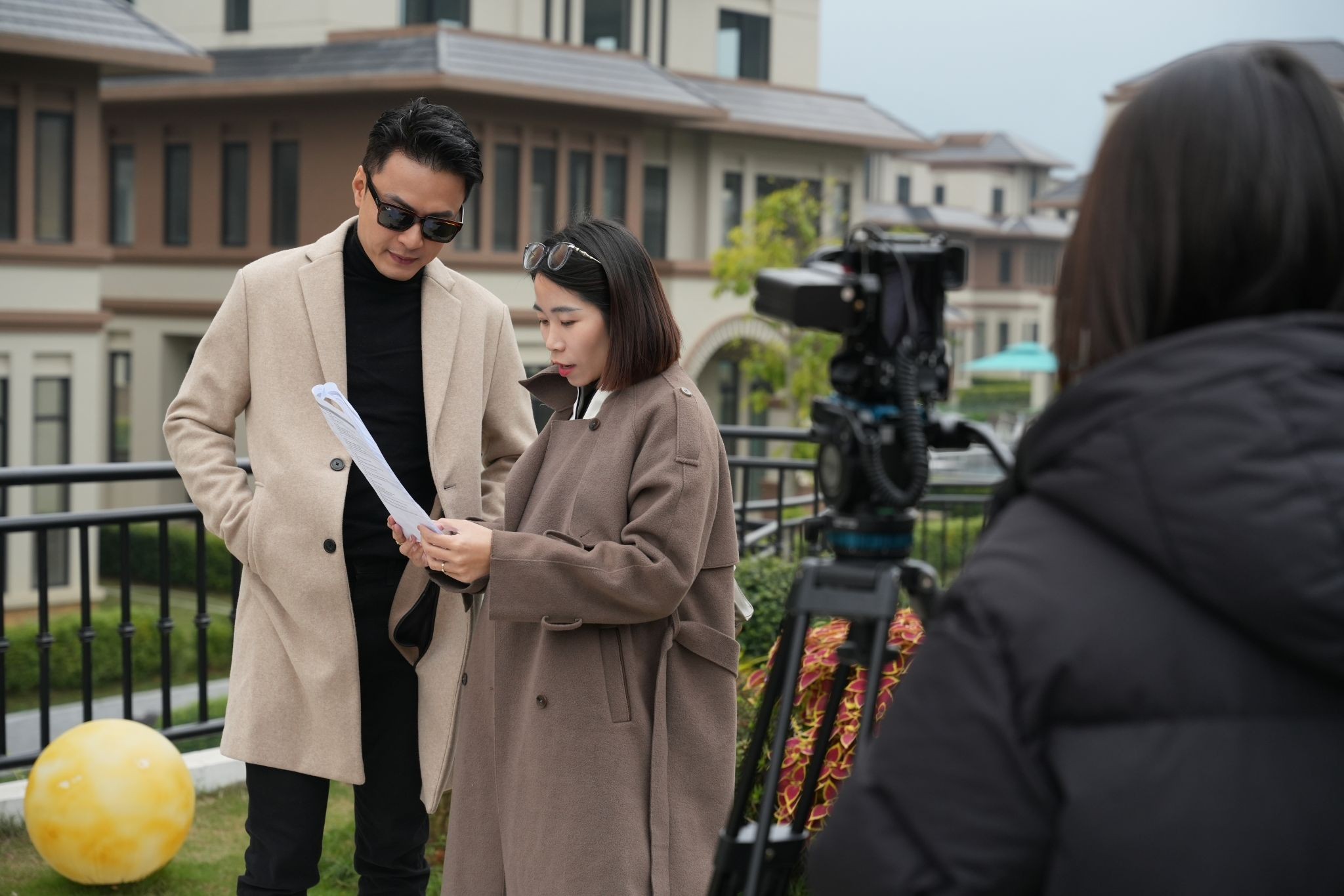 Sức hút của Hồng Đăng: Chỉ một bức ảnh hậu trường đã khiến mạng xã hội xôn xao