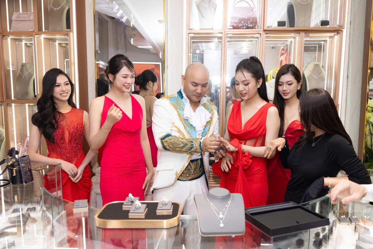 Nhạc sĩ A Tuân bất ngờ ngỏ lời 'làm vợ anh nhé' với Á hậu Kim Châu