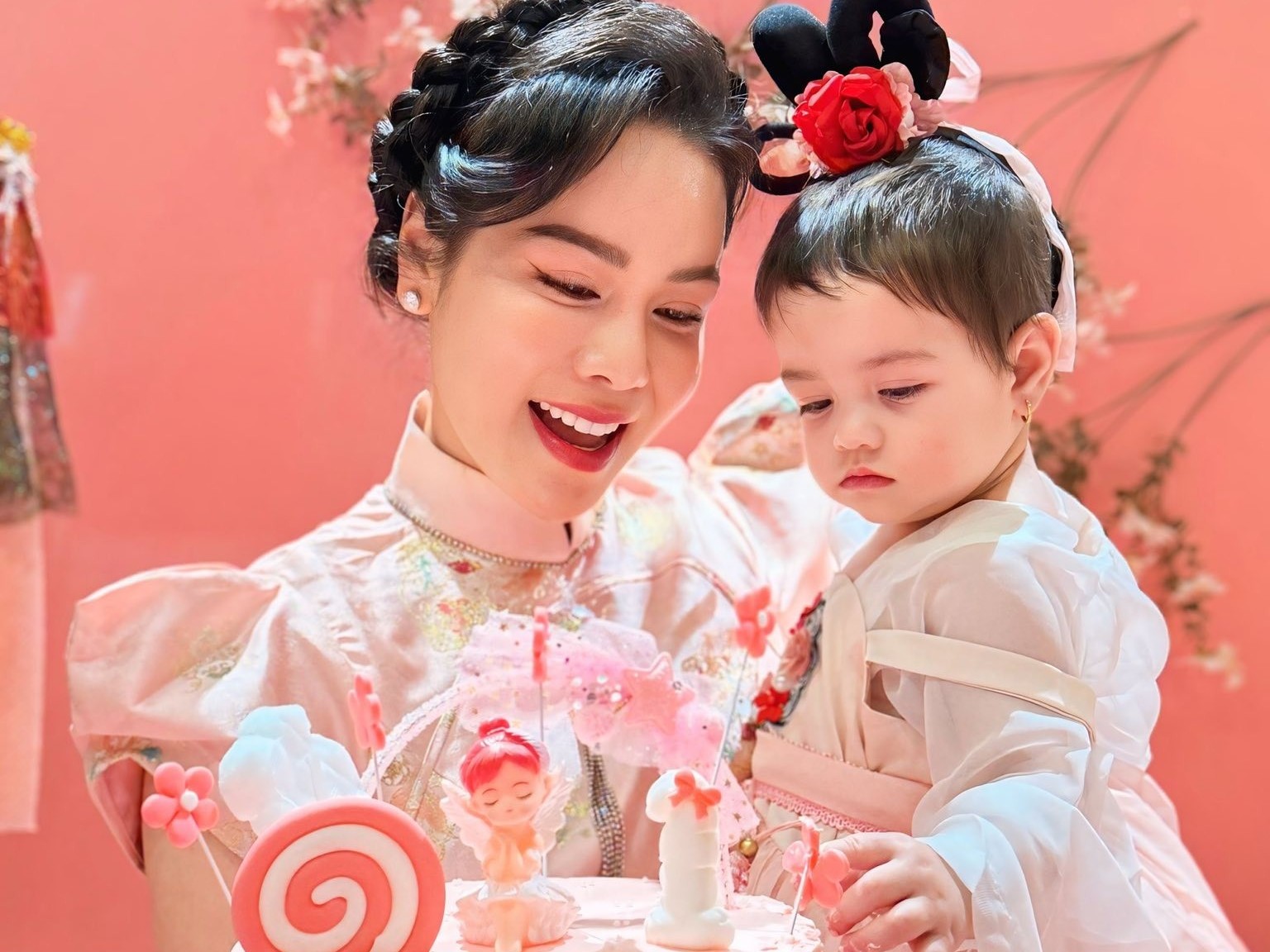 Nhật Kim Anh tung MV 'Bao lì xì' đong đầy tình thân, khoe bộ ảnh sinh nhật con gái tựa thiên thần