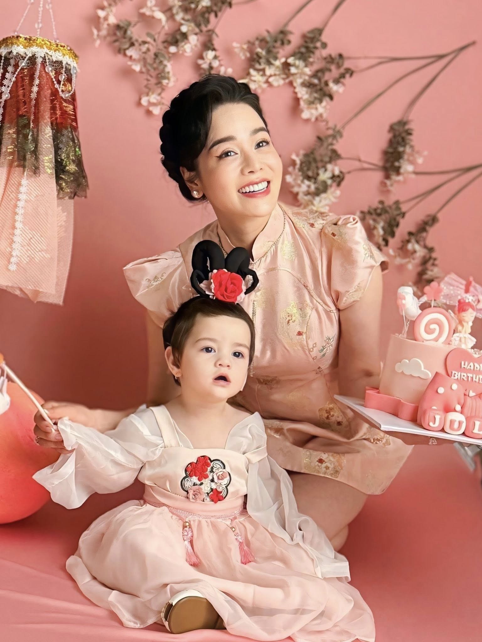 Nhật Kim Anh tung MV 'Bao lì xì' đong đầy tình thân, khoe bộ ảnh sinh nhật con gái tựa thiên thần