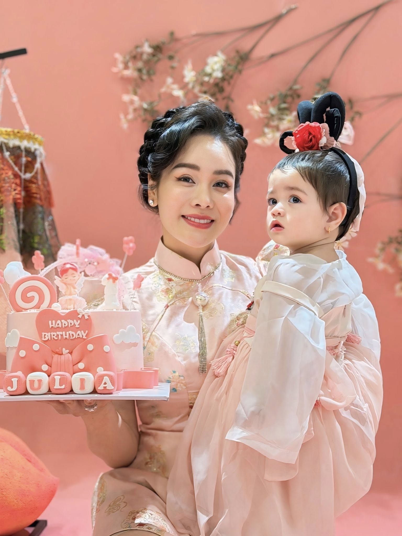 Nhật Kim Anh tung MV 'Bao lì xì' đong đầy tình thân, khoe bộ ảnh sinh nhật con gái tựa thiên thần