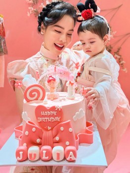 Nhật Kim Anh tung MV 'Bao lì xì' đong đầy tình thân, khoe bộ ảnh sinh nhật con gái tựa thiên thần