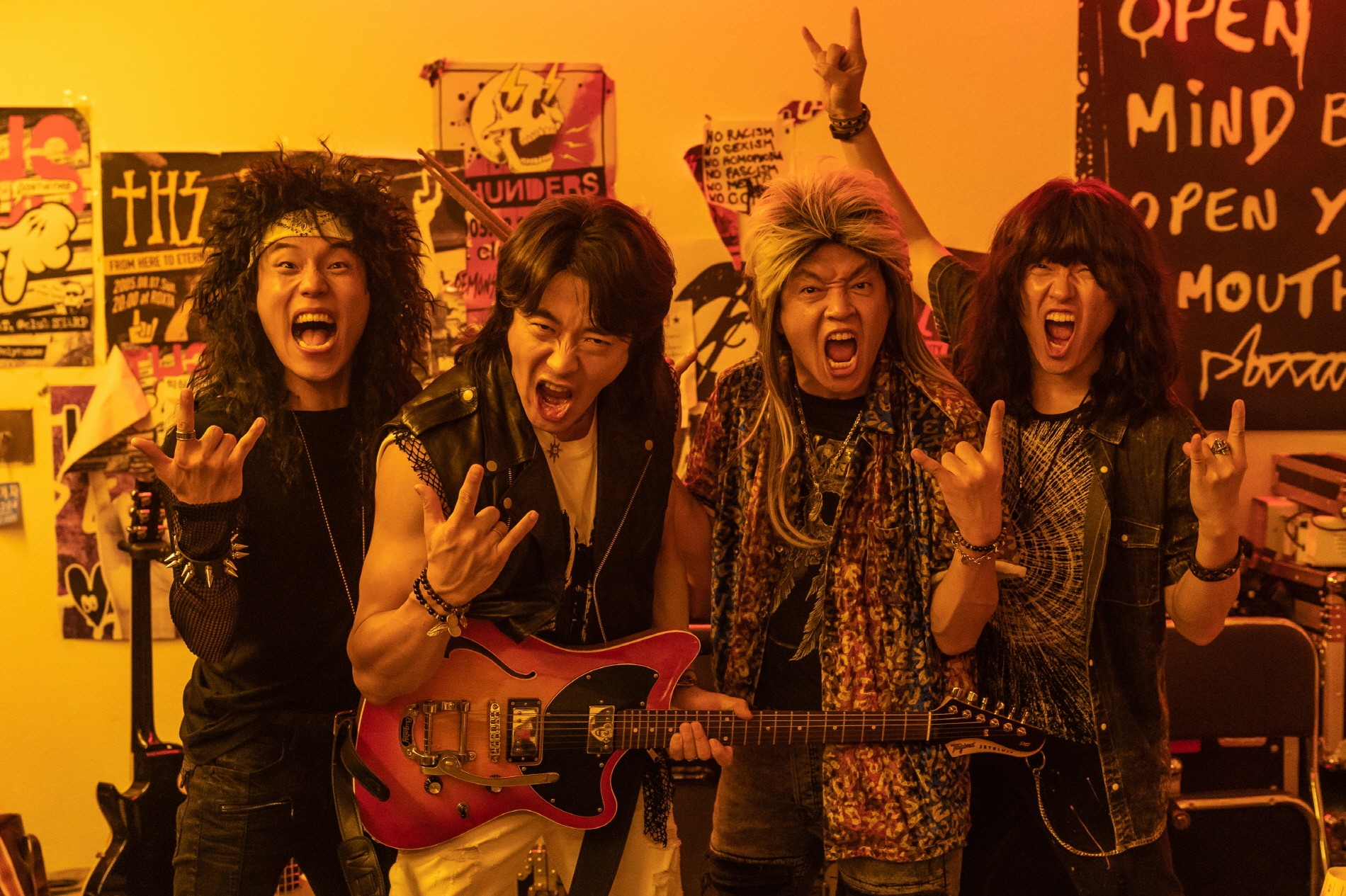 'Tình đầu khó nói': Công thức rom- com hoàn hảo đến từ đạo diễn 'Sát thủ vô cùng cực'