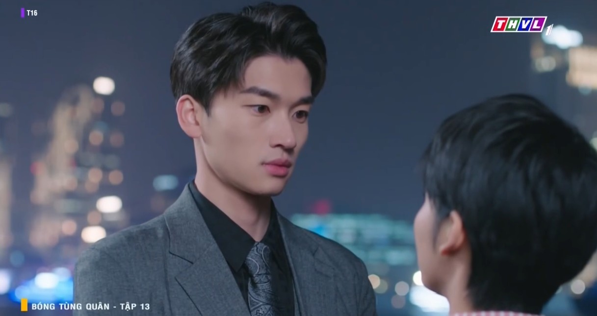 'Bóng tùng quân' tập 13: Hồng Tinh Tinh 'phớt lờ' bạn trai Ngụy Lam, sợ bị phát hiện yêu nhau