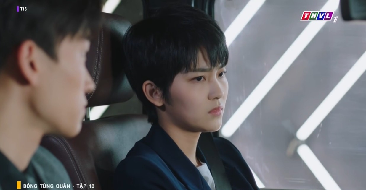 'Bóng tùng quân' tập 13: Hồng Tinh Tinh 'phớt lờ' bạn trai Ngụy Lam, sợ bị phát hiện yêu nhau