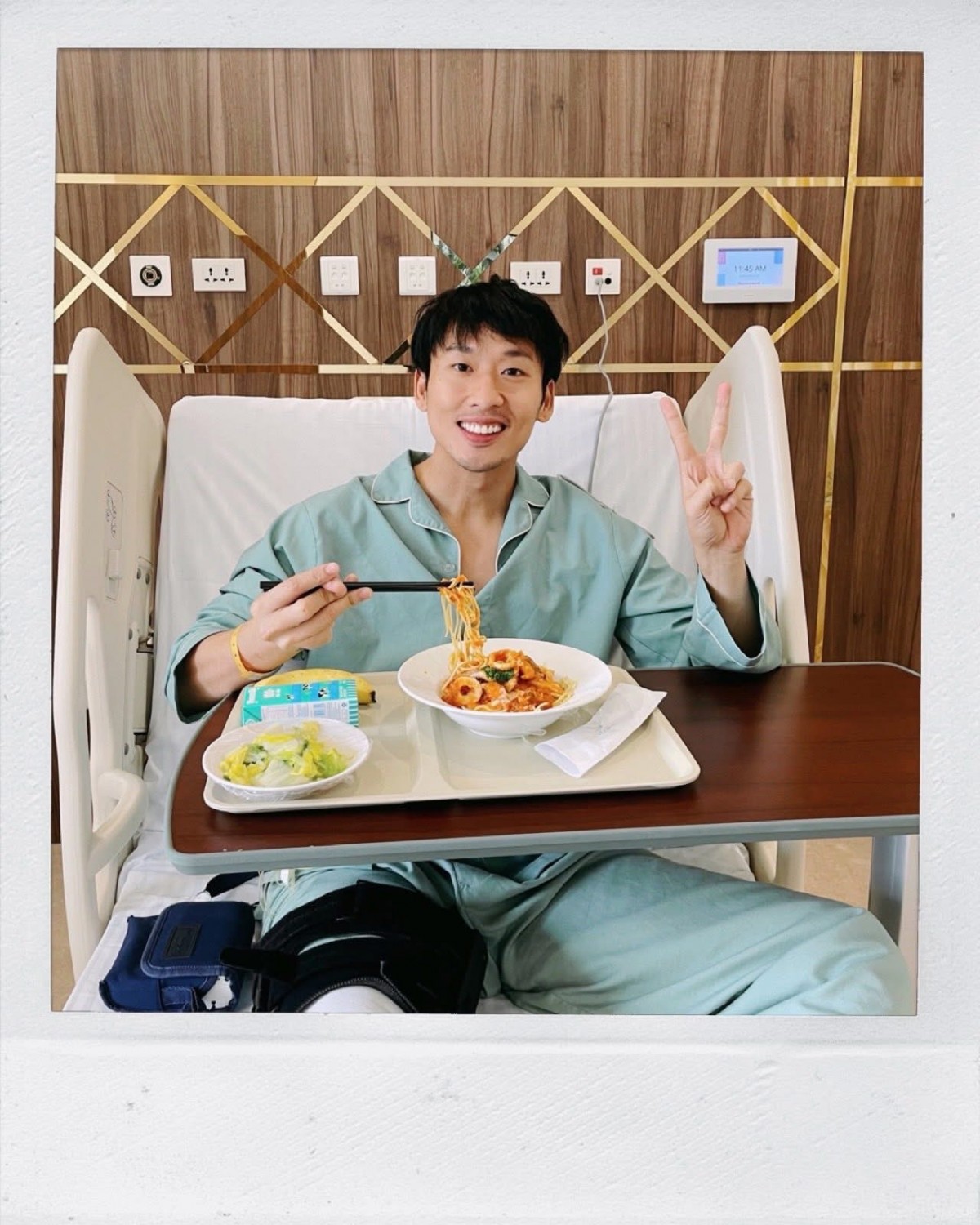 Tuấn Trần phẫu thuật nối dây chằng thành công, hẹn fan ở buổi premiere 'Báu vật trời cho'