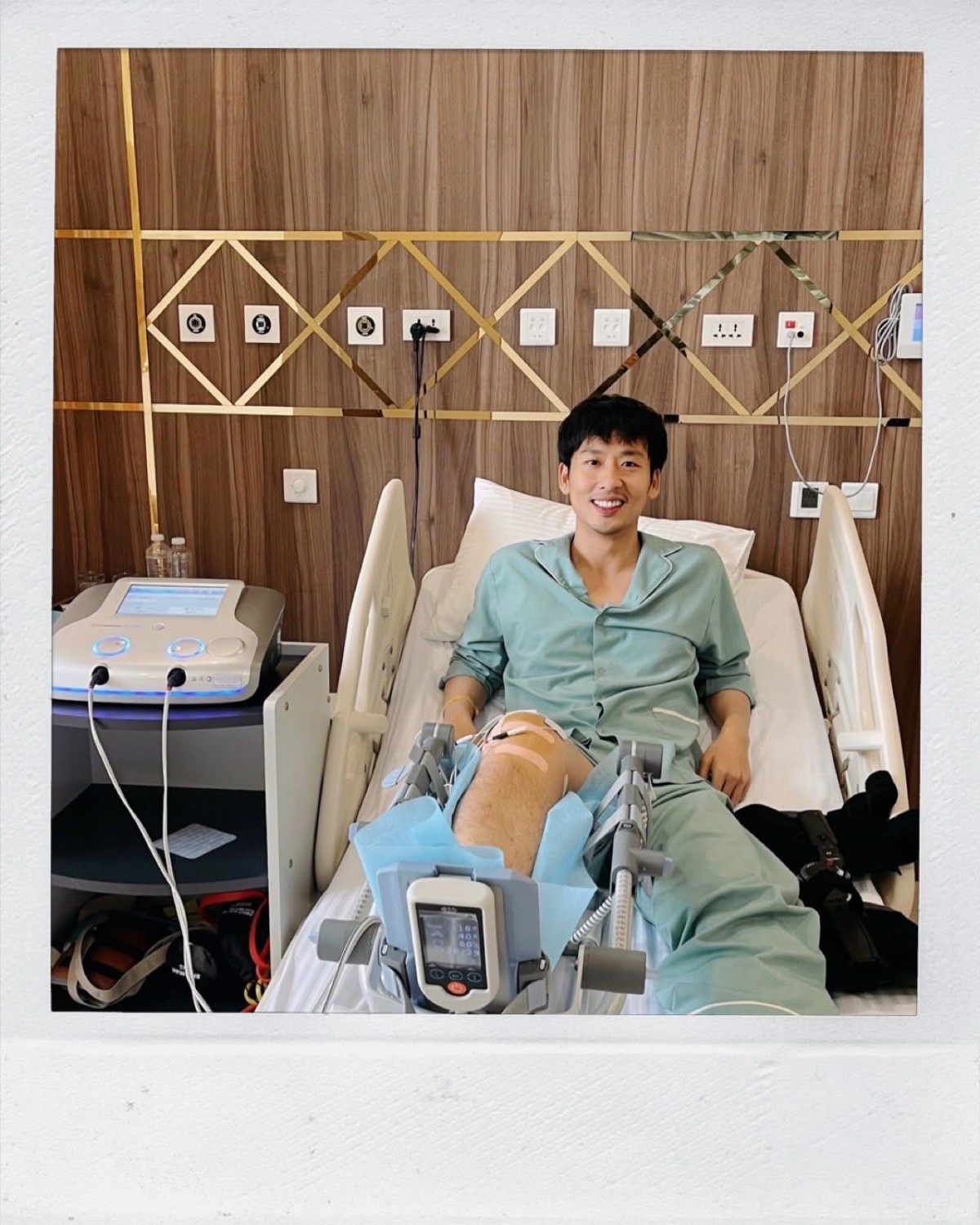 Tuấn Trần phẫu thuật nối dây chằng thành công, hẹn fan ở buổi premiere 'Báu vật trời cho'