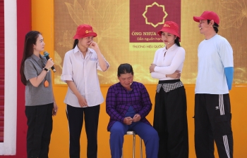 MC Thanh Thảo, Huy Khánh và Vân Trang nghẹn lòng trước những hoàn cảnh éo le trong chương trình 'Mái ấm gia đình Việt'
