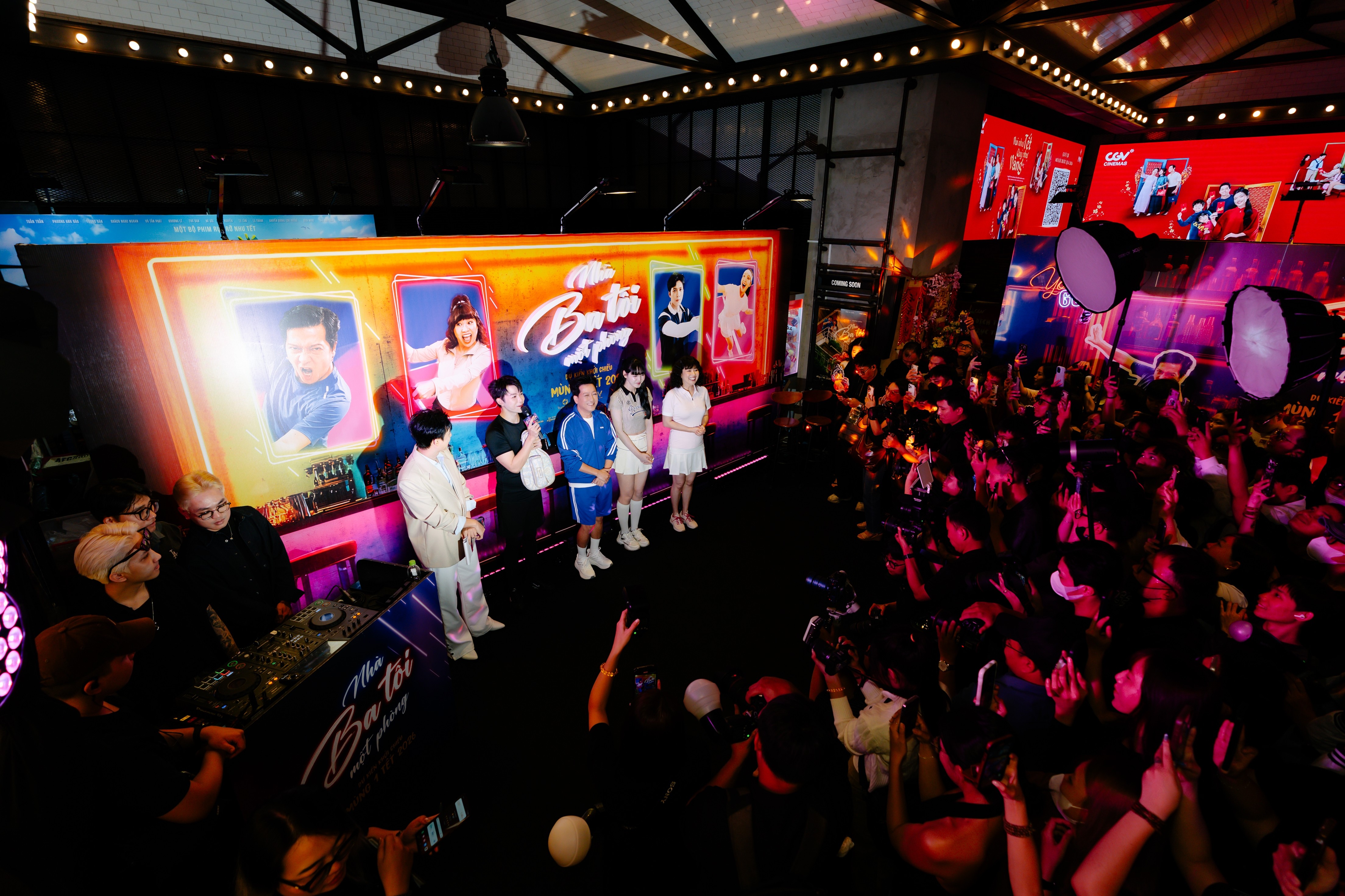 Đạo diễn Trường Giang: Phim 'Nhà ba tôi một phòng' không chửi thề, không máu me, vượt kiểm duyệt với phân loại K mang đậm yếu tố giáo dục