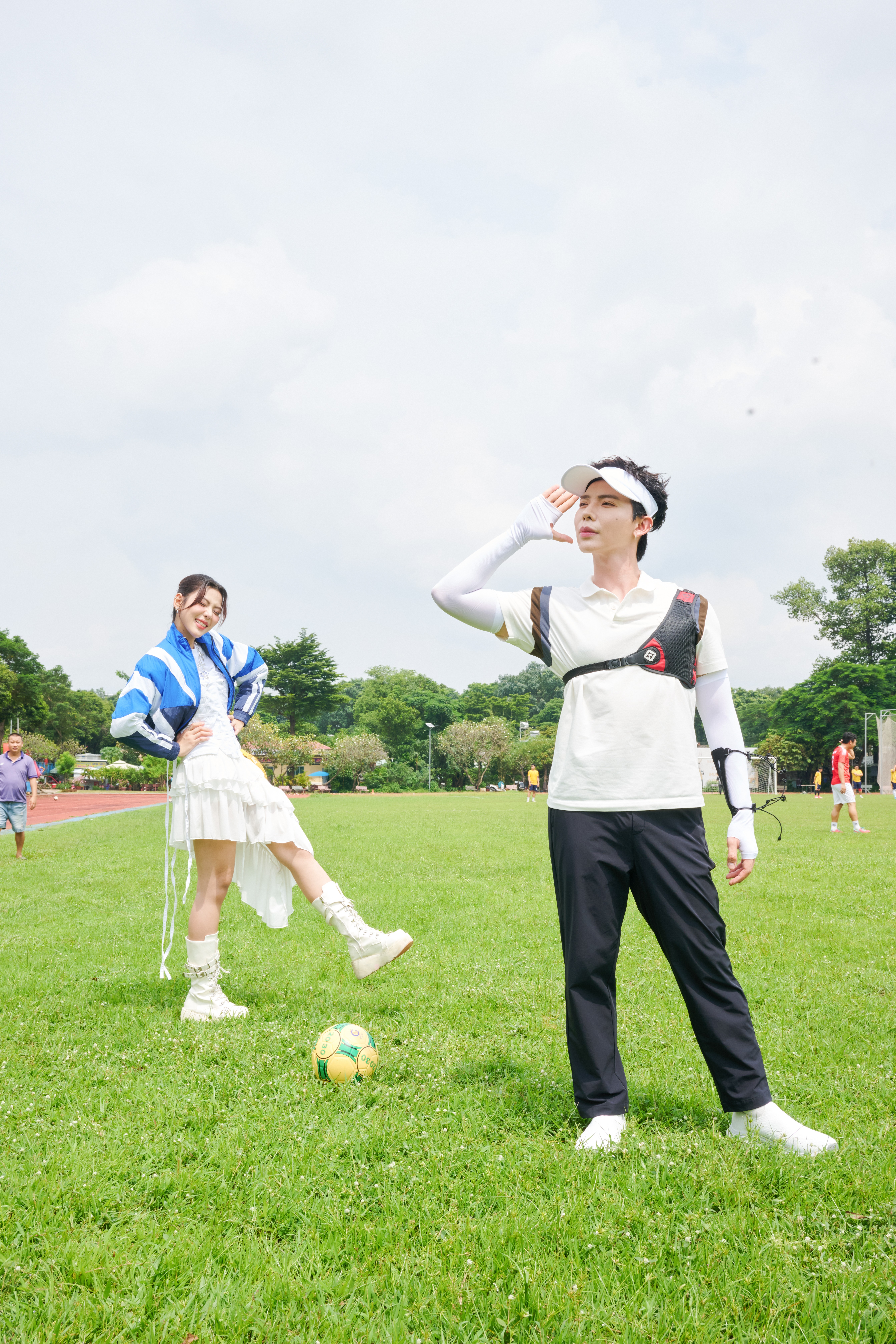 Dân mạng dậy sóng với màn kết hợp duyên nợ đầu năm của Anh trai Erik và Em xinh Muộii