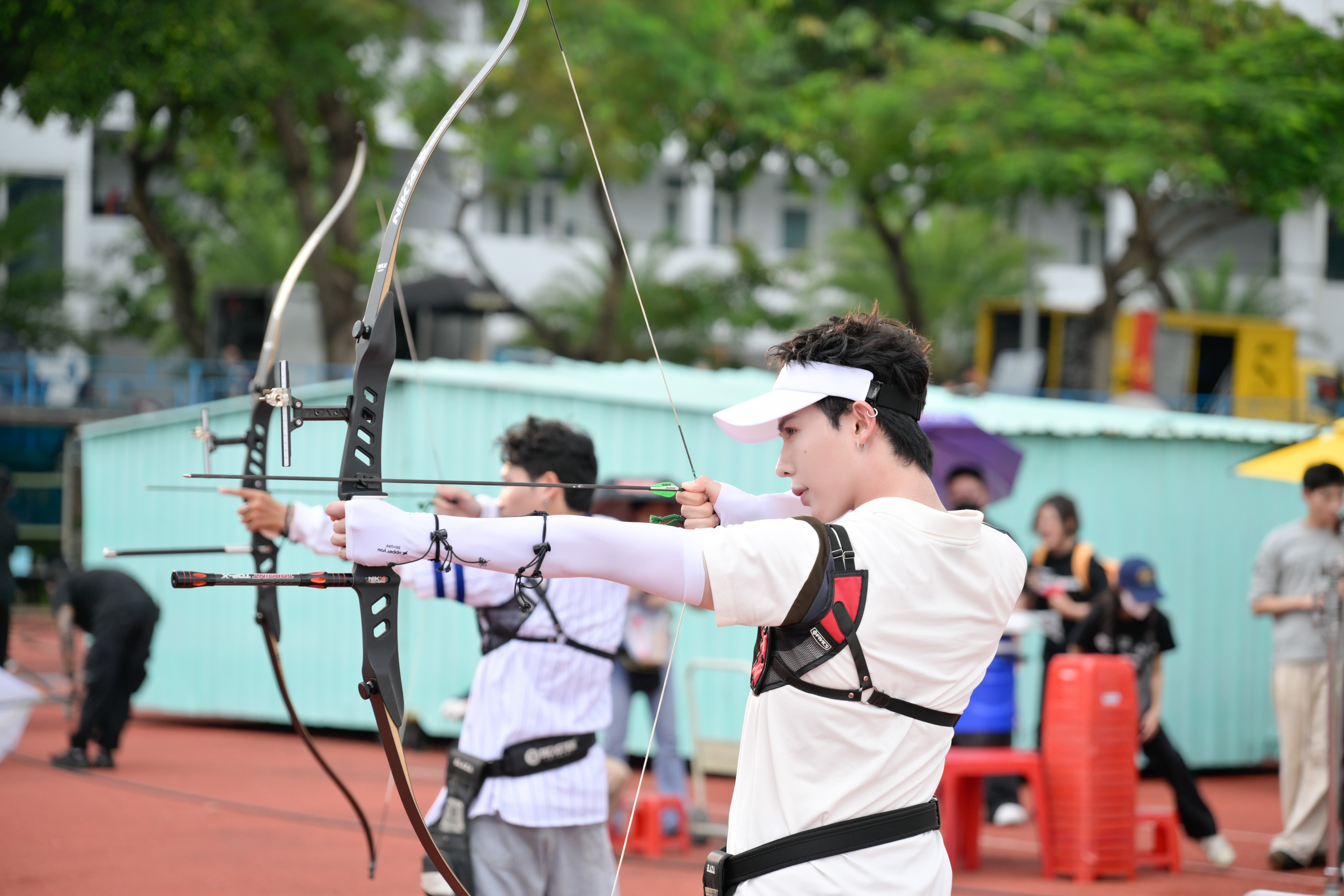 Dân mạng dậy sóng với màn kết hợp duyên nợ đầu năm của Anh trai Erik và Em xinh Muộii