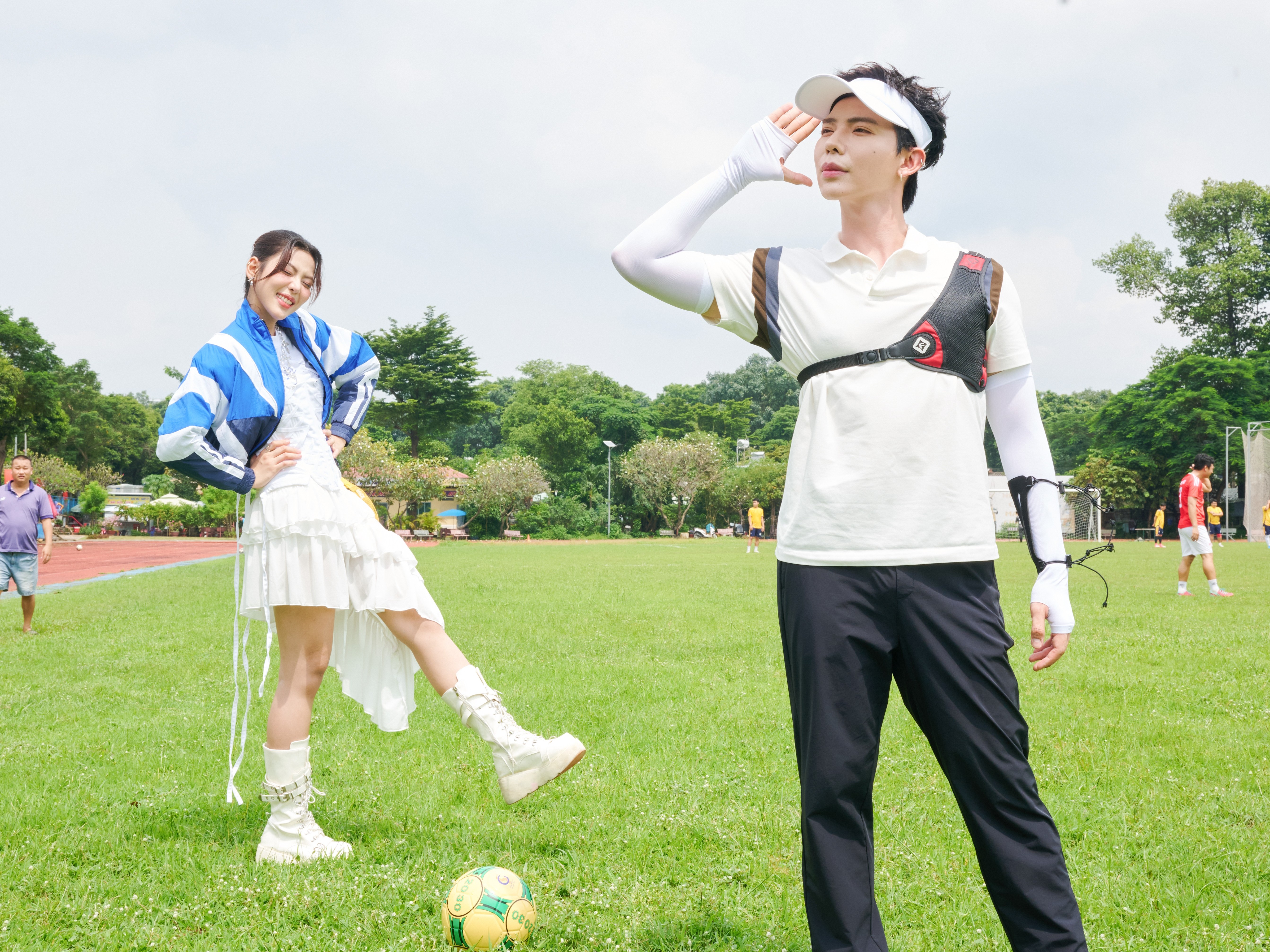 Dân mạng dậy sóng với màn kết hợp duyên nợ đầu năm của Anh trai Erik và Em xinh Muộii