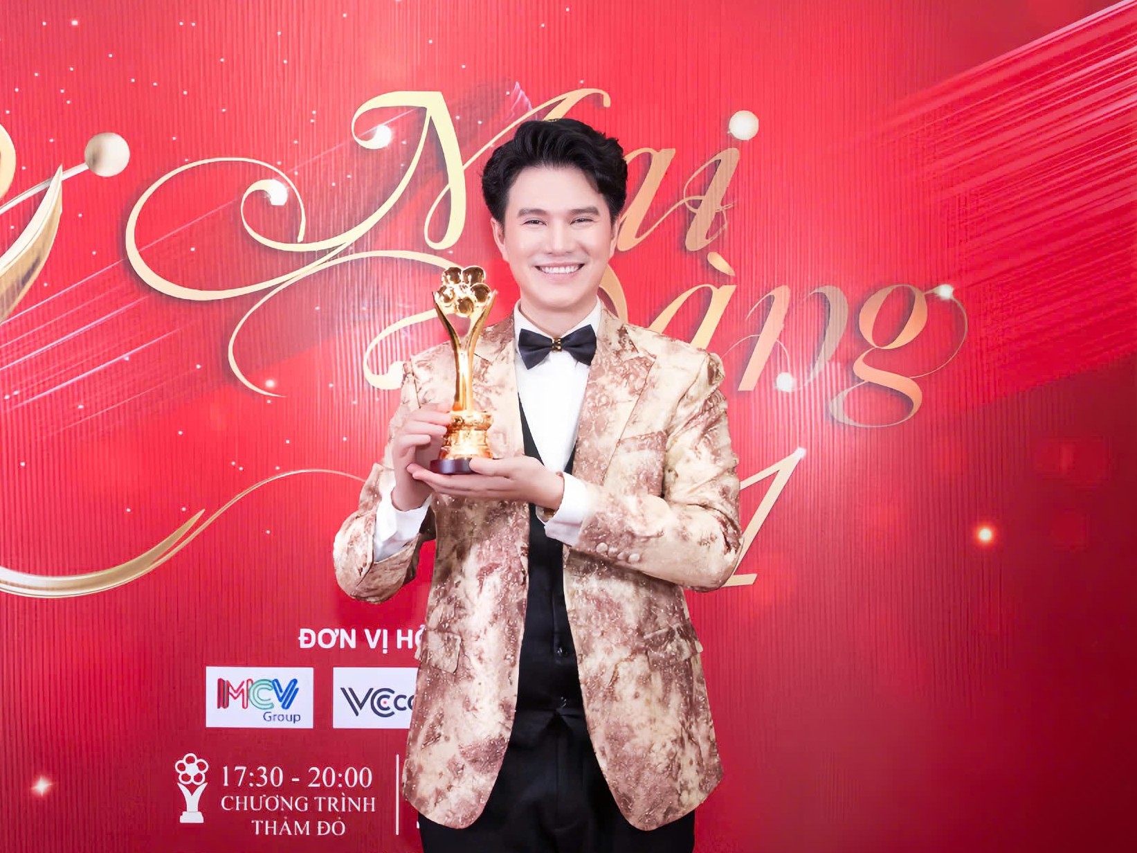 Vũ Mạnh Cường 'lập cú đúp' tại Mai vàng: Khi sự tử tế đánh bại những 'gã khổng lồ'