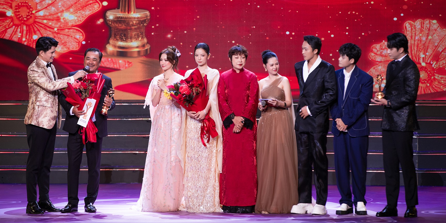 Vũ Mạnh Cường 'lập cú đúp' tại Mai vàng: Khi sự tử tế đánh bại những 'gã khổng lồ'