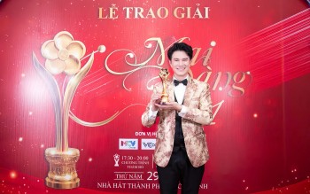 Vũ Mạnh Cường 'lập cú đúp' tại Mai vàng: Khi sự tử tế đánh bại những 'gã khổng lồ'