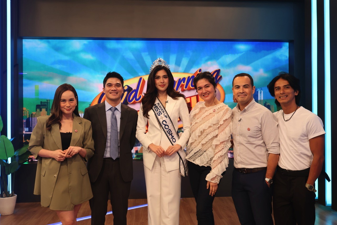 CEO Trần Việt Bảo Hoàng cùng Á hậu 'Miss Cosmo 2025' Chelsea Fernandez trả lời phỏng vấn đài truyền hình hàng đầu của Philippines