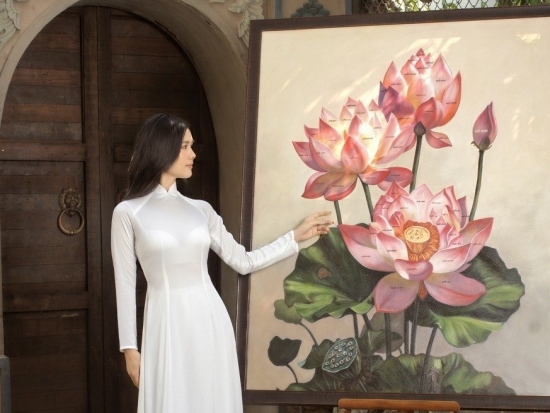 Phúc Anh công bố kỷ lục Việt Nam cho bức tranh hoa sen của dự án '54 dân tộc Việt Nam'