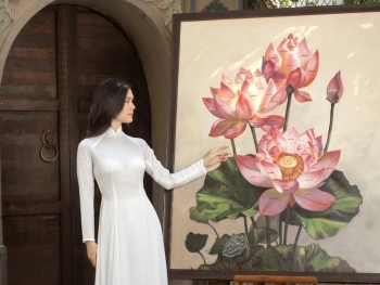 Phúc Anh công bố kỷ lục Việt Nam cho bức tranh hoa sen của dự án '54 dân tộc Việt Nam'